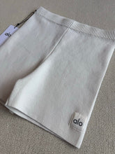 ALO SKINNY KNIT SHORTS STYLE 64